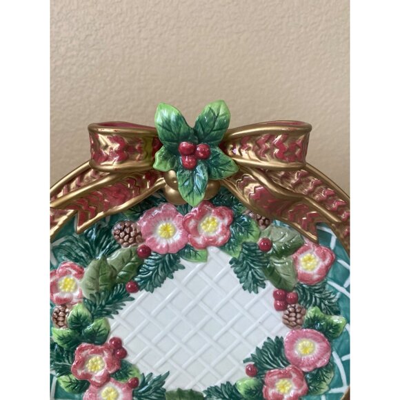 Fitz & Floyd Classics Christmas Wreath Plate 9.5" Holiday Bow Pinecone - Picture 2 of 9